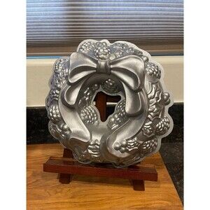 Nordic Ware Holiday Wreath Bundt Cake Pan